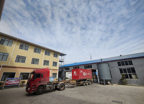 Latest company news about Flexitank is a hermetic sealed, collapsible and flexible bag/bladder which is stuffed in a 20’ DV Container, and rely on a 20' dry-van container walls and flooring, to contain the bulk liquid cargo bag. The flexitank’s size/volume can range between 16,000-24,000 liters.